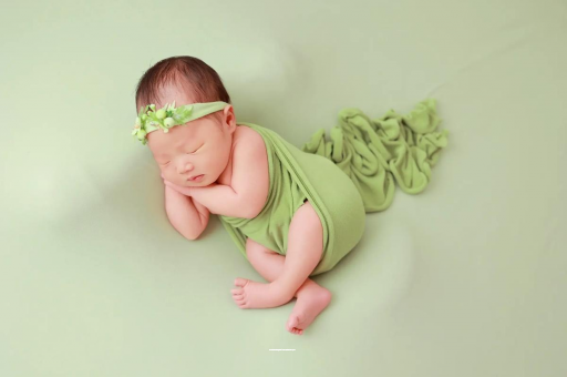 沧县宝宝拍嗝吐奶