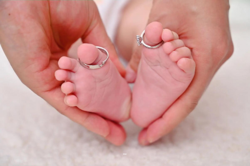 沧县宝宝脸上长黑点